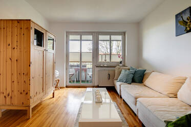 Charming and sunny 2-room apartment in Munich Sendling-Westpark with large east-balcony