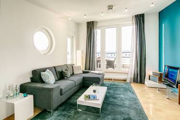 Bright and modern apartment with roof-terrace and internet