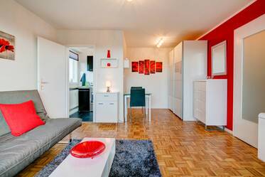 Central Fürstenried: Beautiful, furnished 1-room apartment at the Forstenrieder Park