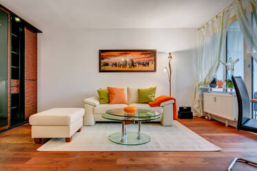 Sunny, nicely furnished apartment with balcony and parking space