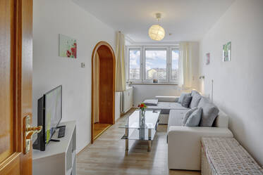 Bogenhausen: 3-room apartment with view over Munich