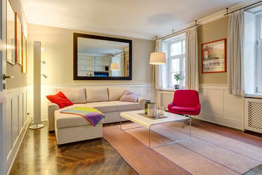 Sought-after location: 2-room period apartment