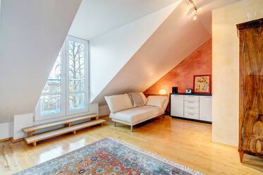 Berg am Laim: 1.5-room attic apartment in quiet location
