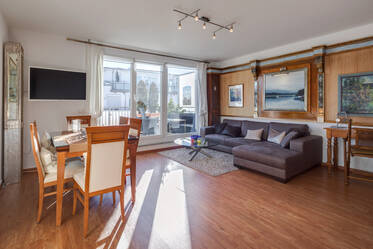 Sunny apartment with large roof terrace for rent