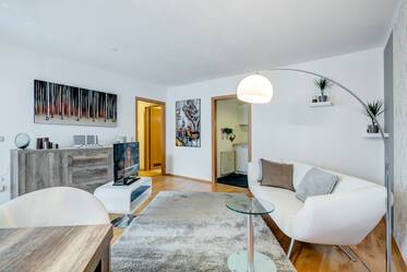 Very beautiful bright &amp; furnished 2-room-apartment with big balcony and Internet in Munich-Neuhausen
