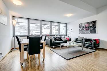 Maxvorstadt, near Königsplatz: beautiful apartment with 3 bedrooms