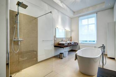 Exclusively furnished period apartment near Sendlinger Tor