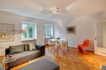 Schwabing: apartment with high-quality furniture