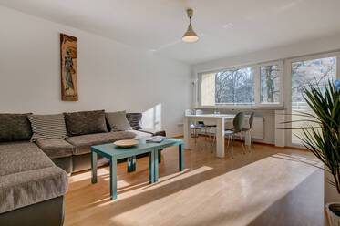 Munich-Johanneskirchen: Very quiet and modern apartment in well-maintained building