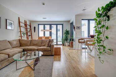 Modern 4-room apartment with balcony near the English Garden