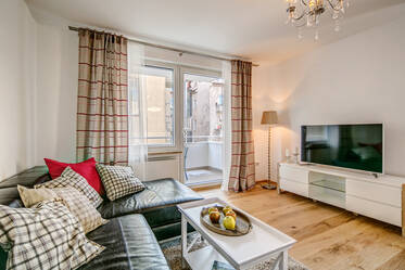 Maxvorstadt: high-quality apartment with balcony