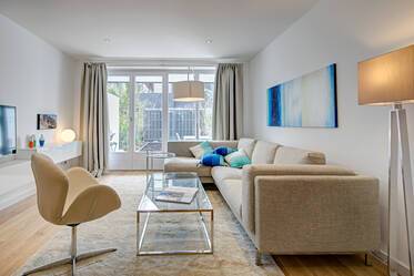 Top location in Munich-Solln: high-quality furnished terraced house with roof terrace near S-Bahn S7,S20