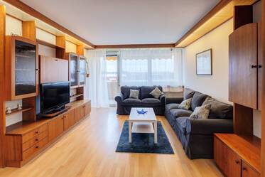 Laim: fully equipped 3-room apartment with balcony