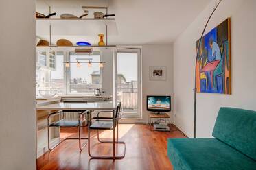 In the heart of Munich: sunny attic apartment with view over the city