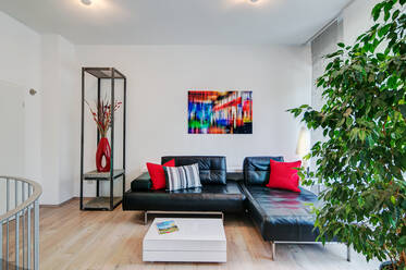 Modern multi-level apartment with balcony near Luitpoldpark