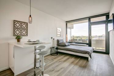 Modernly furnished studio apartment with great view 