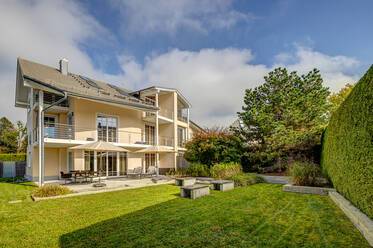 Near Starnberger See: high-quality 5-room house