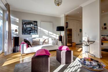 Two bathrooms, balcony, internet: beautifully furnished 3-room apartment in Munich-Nymphenburg