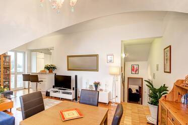 Ottobrunn: Bright and friendly attic apartment