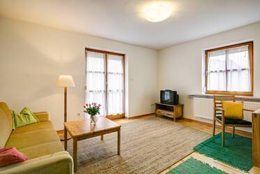 Bright, beautifully furnished 2-room apartment, near MAN at the Karlsfelder See