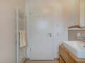 attic apartment München Am Hart 04 bathroom 10439
