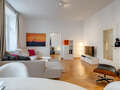 apartment München Glockenbachviertel 03 living room 10946