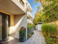 apartment with garden 	 München Schwabing (rechts der Leopoldstraße) 03 inner courtyard  12380