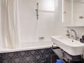 apartment München Arabellapark 01 bathroom 12513