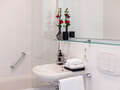 apartment München Glockenbachviertel 02 bathroom 12668