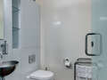 apartment with garden 	 München Herzogpark 01 separate toilet 1401