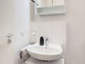 apartment München Neuhausen 03 guest toilet 14083