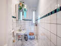 attic apartment München Neuhausen 01 separate toilet 14119