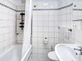 apartment München Schwabing-West 01 bathroom 14136