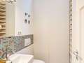 attic apartment München Isarvorstadt 01 guest toilet 14172