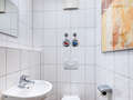 apartment München Schwabing 01 guest toilet 14257
