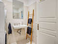 attic apartment München Neuhausen 01 bathroom 14555