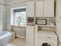 apartment with garden 	 München Hadern 02 bathroom 14610