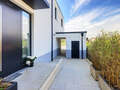 detached house Fahrenzhausen 01 access way 14846