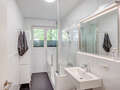 apartment with garden 	 München Herzogpark 01 bathroom 14929