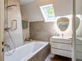 attic apartment München Harlaching 01 bathroom 14993