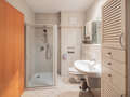 apartment with garden 	 München Feldmoching 01 bathroom 15007