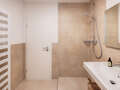apartment with garden 	 München Gärtnerplatzviertel 03 bathroom 15016