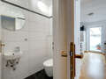 roof terrace apartment München Lehel 01 guest toilet 2849