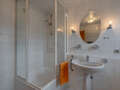 attic apartment Ismaning 01 bathroom 3466