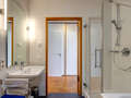 apartment with garden 	 München Harlaching 03 bathroom 4247