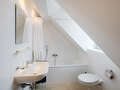 attic apartment München Schwabing 01 bathroom 5576