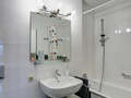 apartment München Arabellapark 02 bathroom 6561