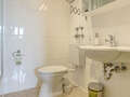 apartment München Arabellapark 02 bathroom 7141
