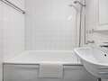 apartment München Schwabing-West 02 bathroom 7194