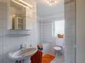 corner townhouse München Ramersdorf 01 bathroom 8036